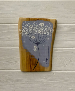 Small Cow Parsley Light Mouve Blue Live Edge Wood